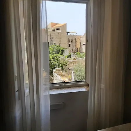 Mirella دوبروفينك