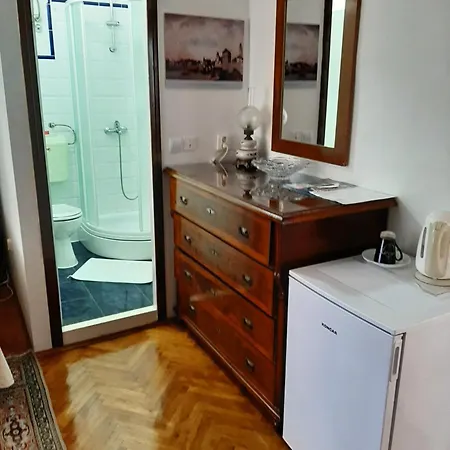 Pensión Mirella 3*